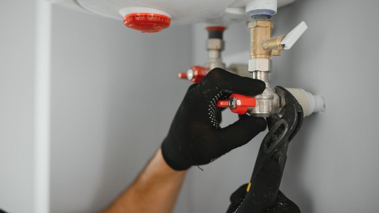 Kombiden Su Damlaması Nedeni Su Kaçağı mı?